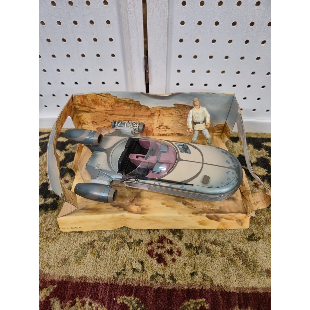 Star Wars A New Hope Luke Skywalker and Landspeeder Hasbro Vehicle Figure Set